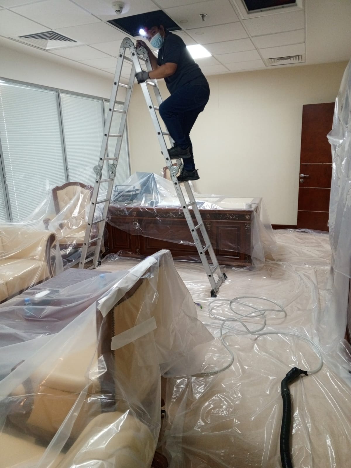 Ceiling unit service — Homekeep technician