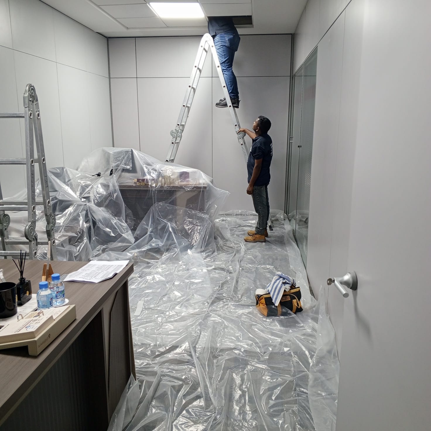 Team HVAC servicing — Homekeep Qatar